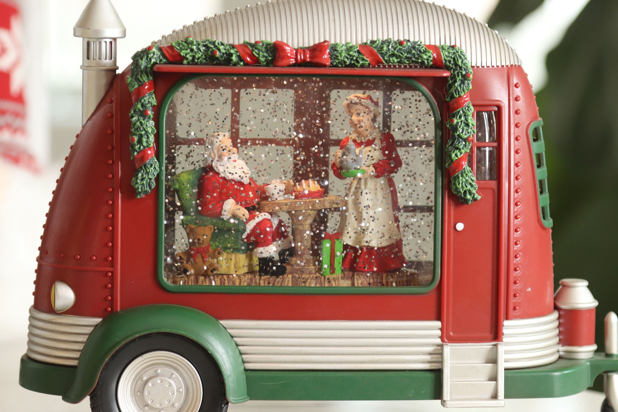 camper-inside_2048x.jpg?v=